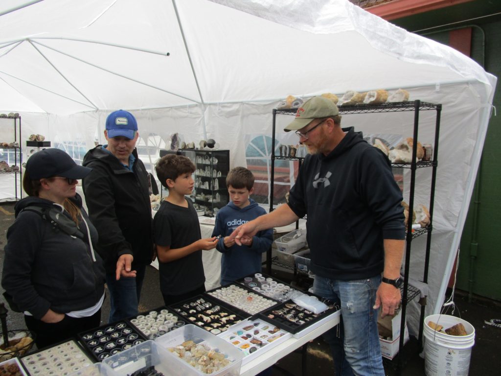 Yachats rock shop