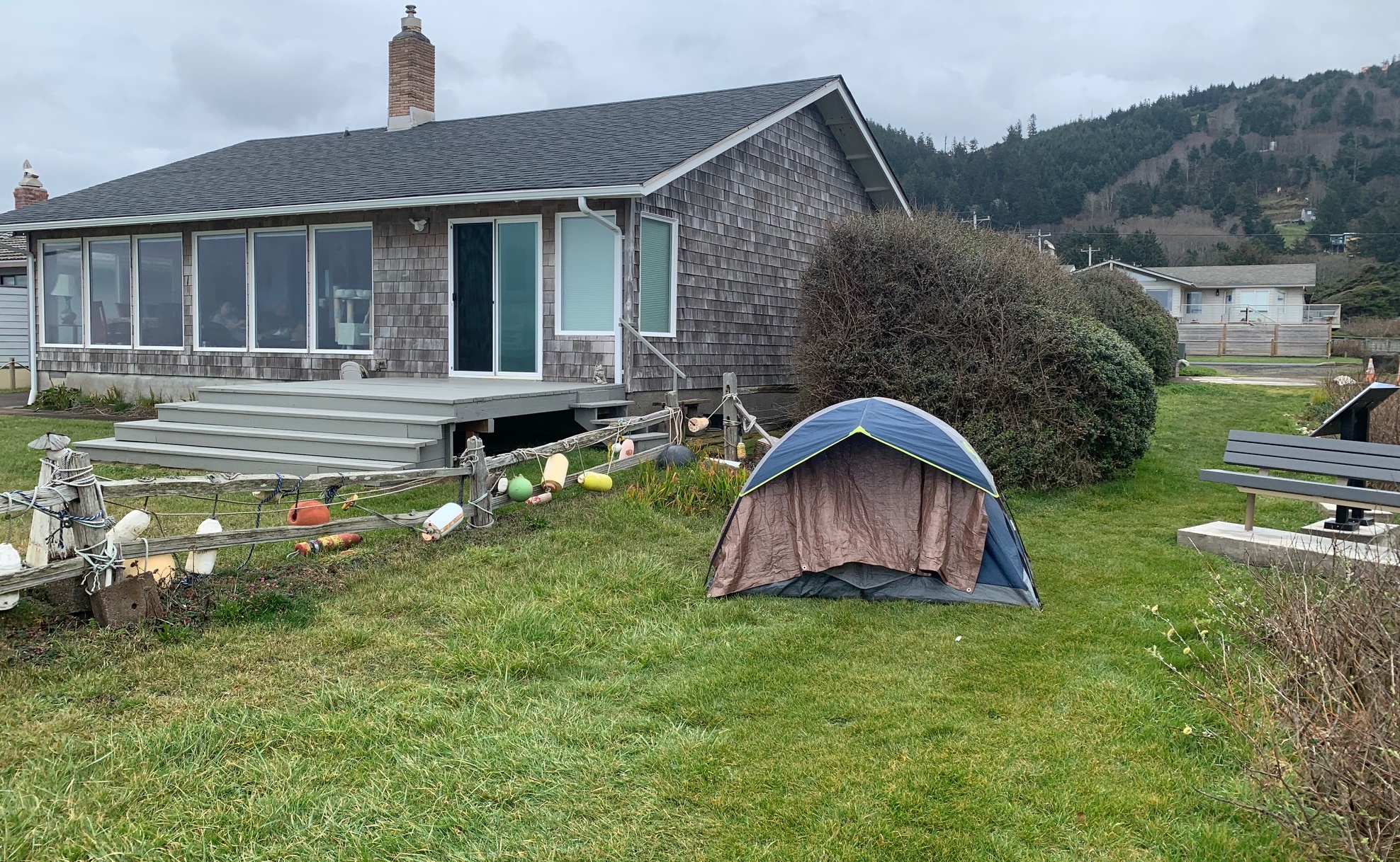 Yachats city council adopts ordinance banning camping on most